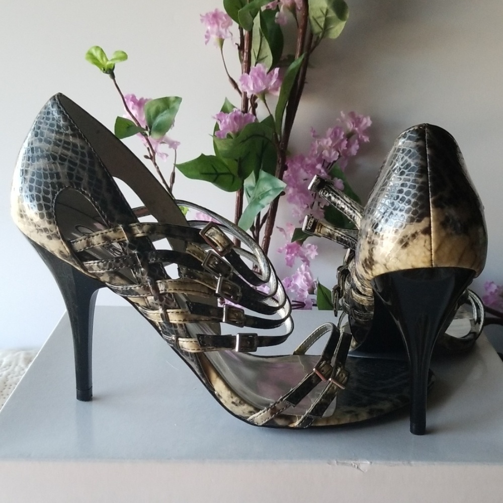 Shoes - Picture 4 of 6